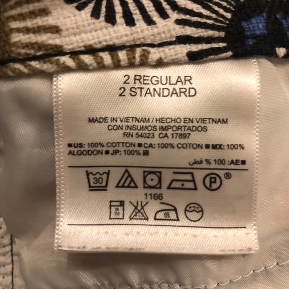 Old Navy Patterned Shorts - Picture 5 of 6